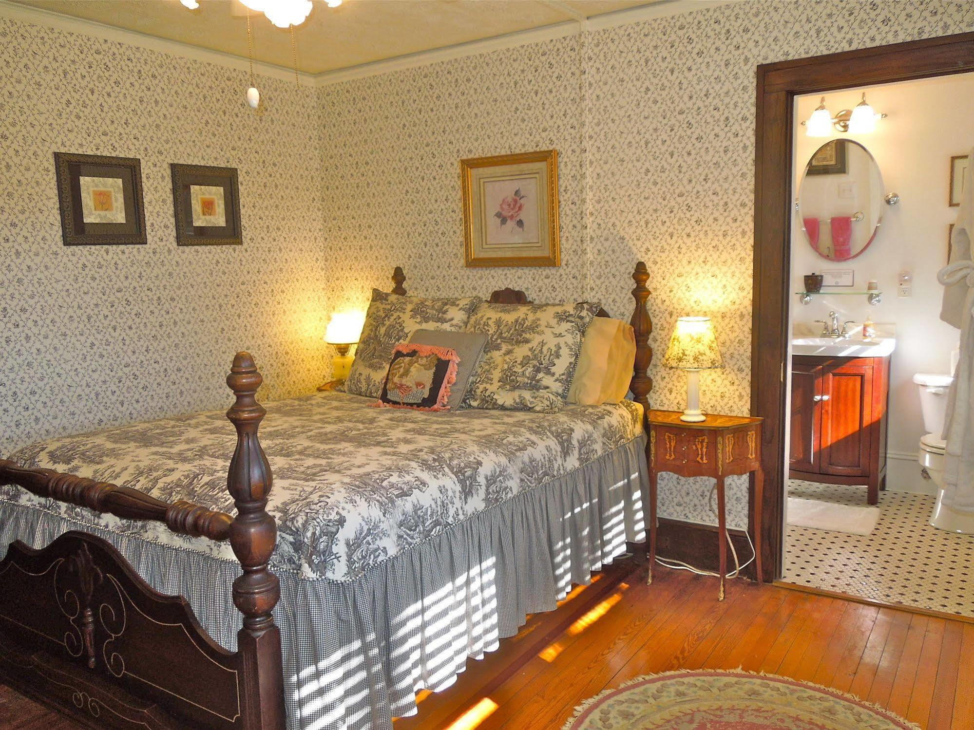 Oakland Bed and breakfast 3*