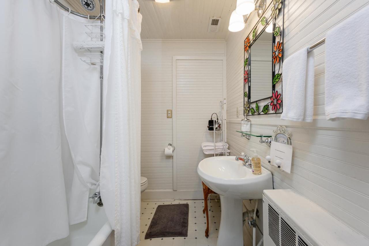 Oakland Bed and breakfast 3*